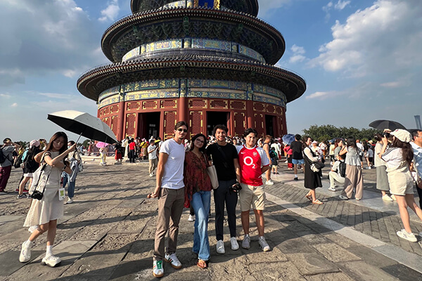 4 MBA students pose for a photo in front of the Temple of Heaven on a study abroad experience