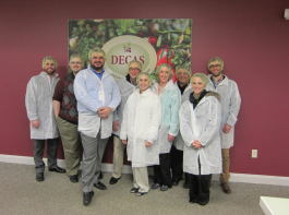 Advertising & Marketing Consulting Practicum: Marketing Professor Lynda Maddox developed a marketing consulting practicum with the Cranberry Marketing Committee for U.S. Cranberries. Students worked in teams on campus and travelled to Boston for a weekend to tour the cranberry bogs and make the final presentation to the clients at Ocean Spray headquarters