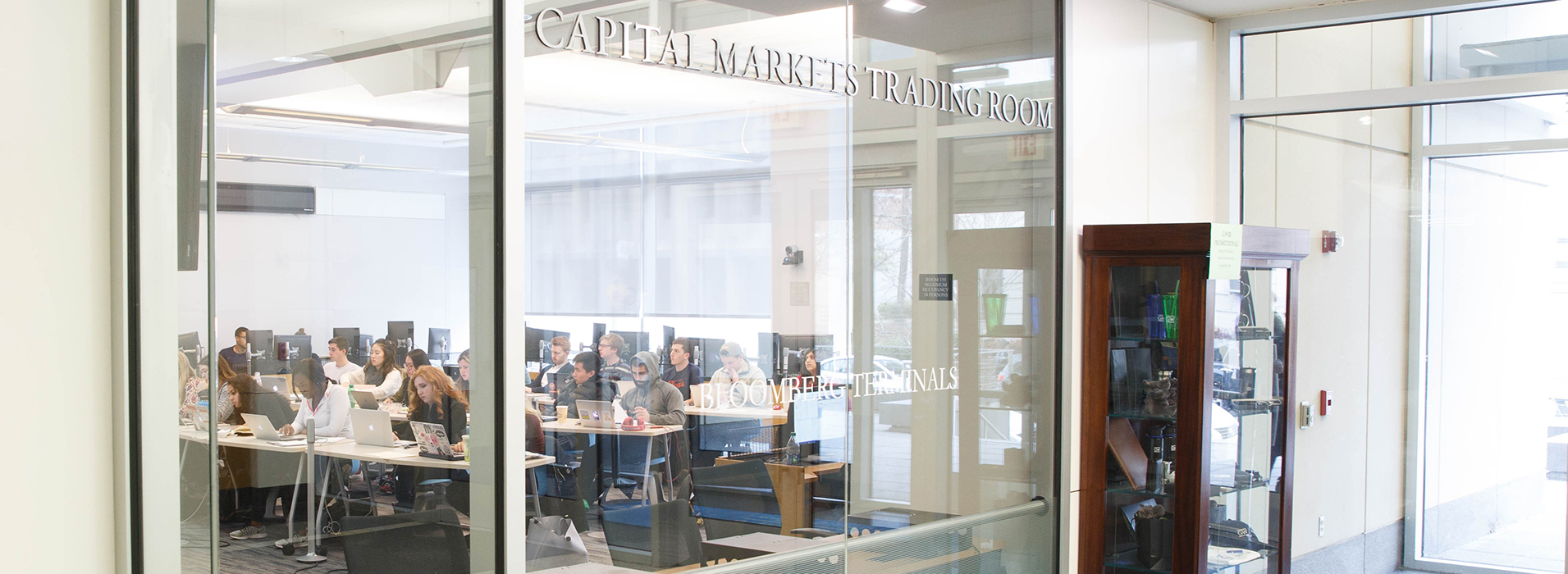 photo - GW Investment Institute header image - Bloomberg Trading terminals at the GW School of Business
