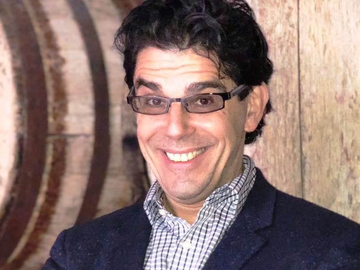 Noel Maurer headshot